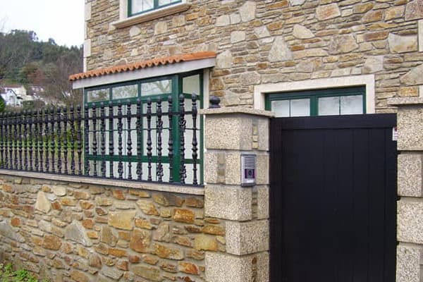 Cierres, balcones y barandillas de aluminio y PVC en Cabanas