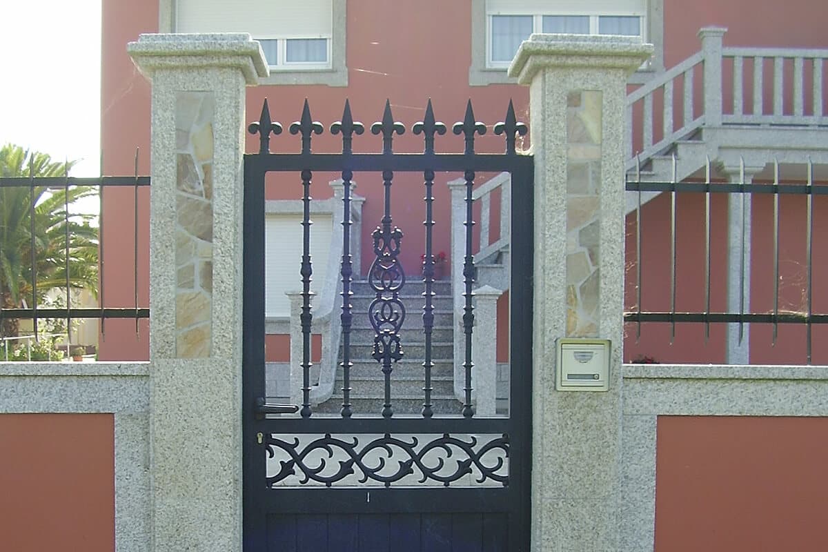 Puertas de aluminio y PVC en Cabanas